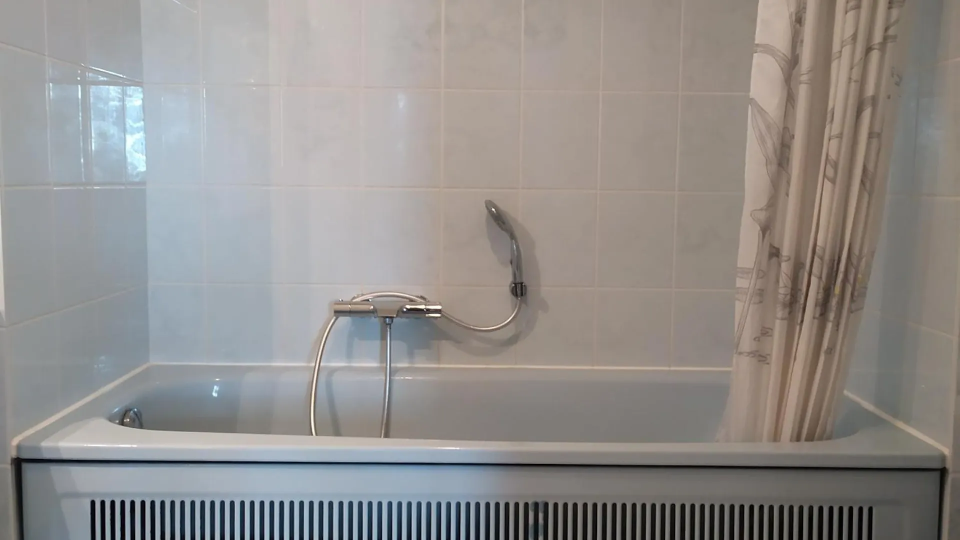 Quiet Peaceful 2Br Apartment With Parking In Kirchberg Luxembourg