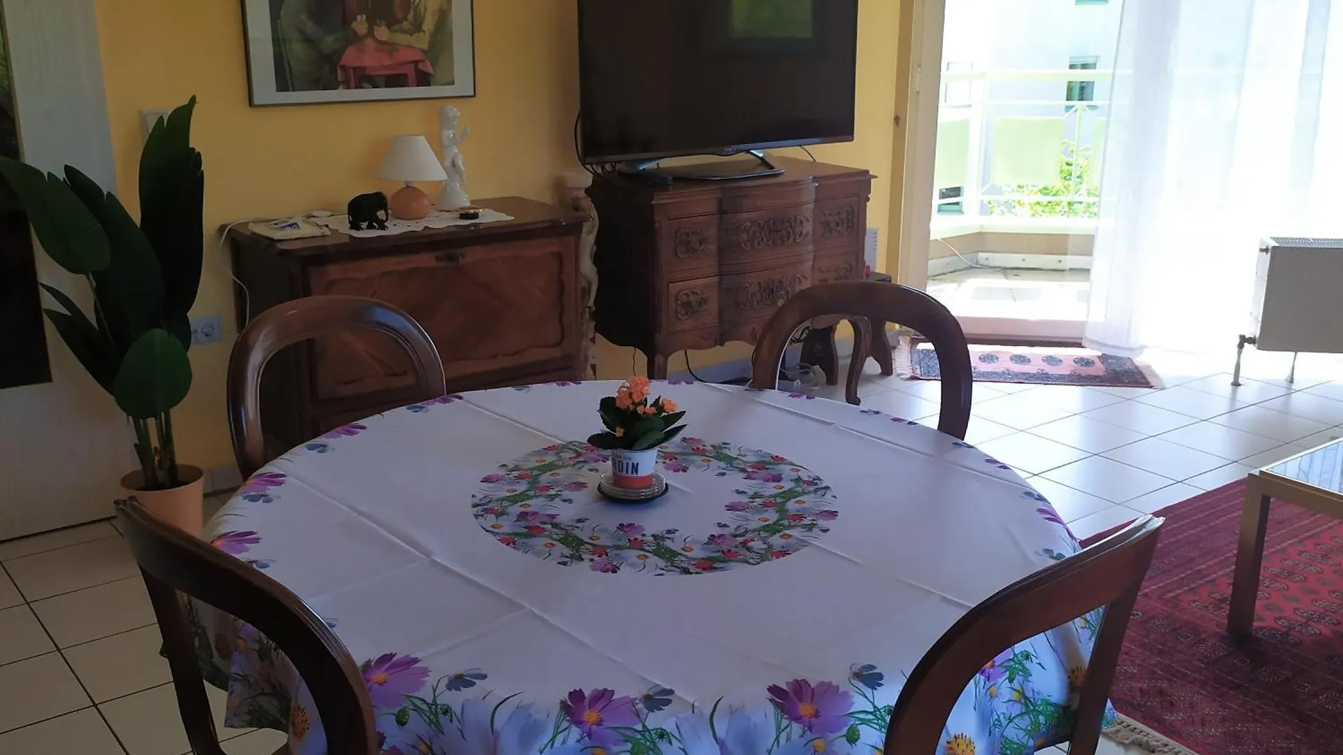 Quiet Peaceful 2Br Apartment With Parking In Kirchberg Luxembourg